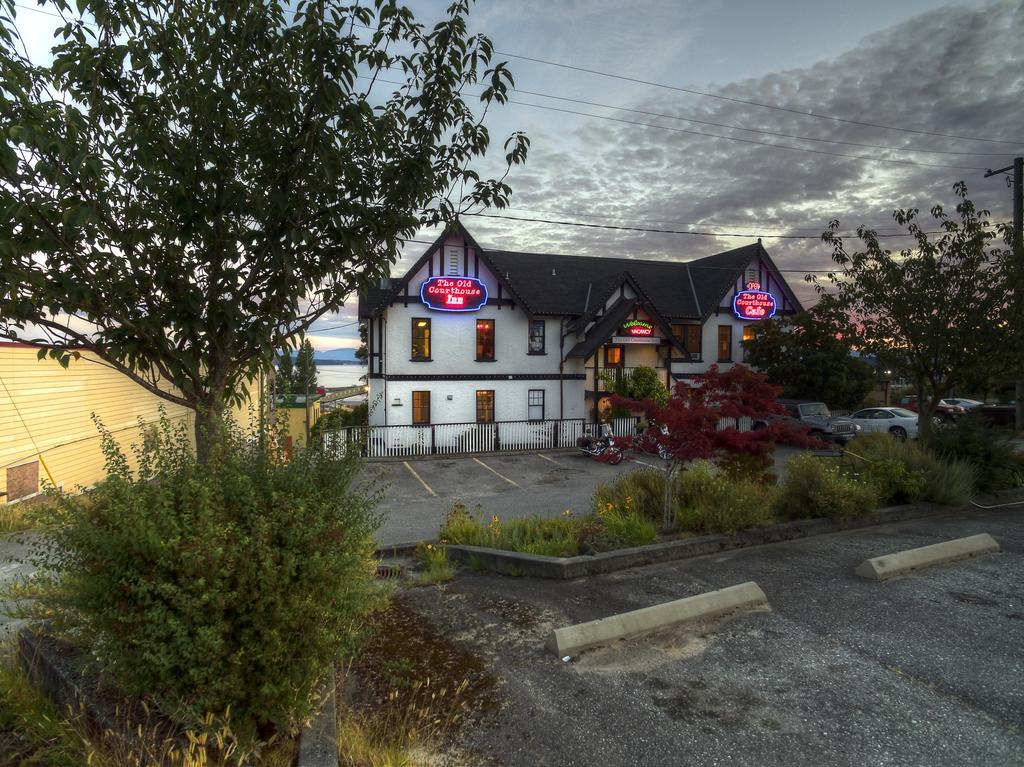 The Old Courthouse Inn Пауэлл-Ривер Экстерьер фото