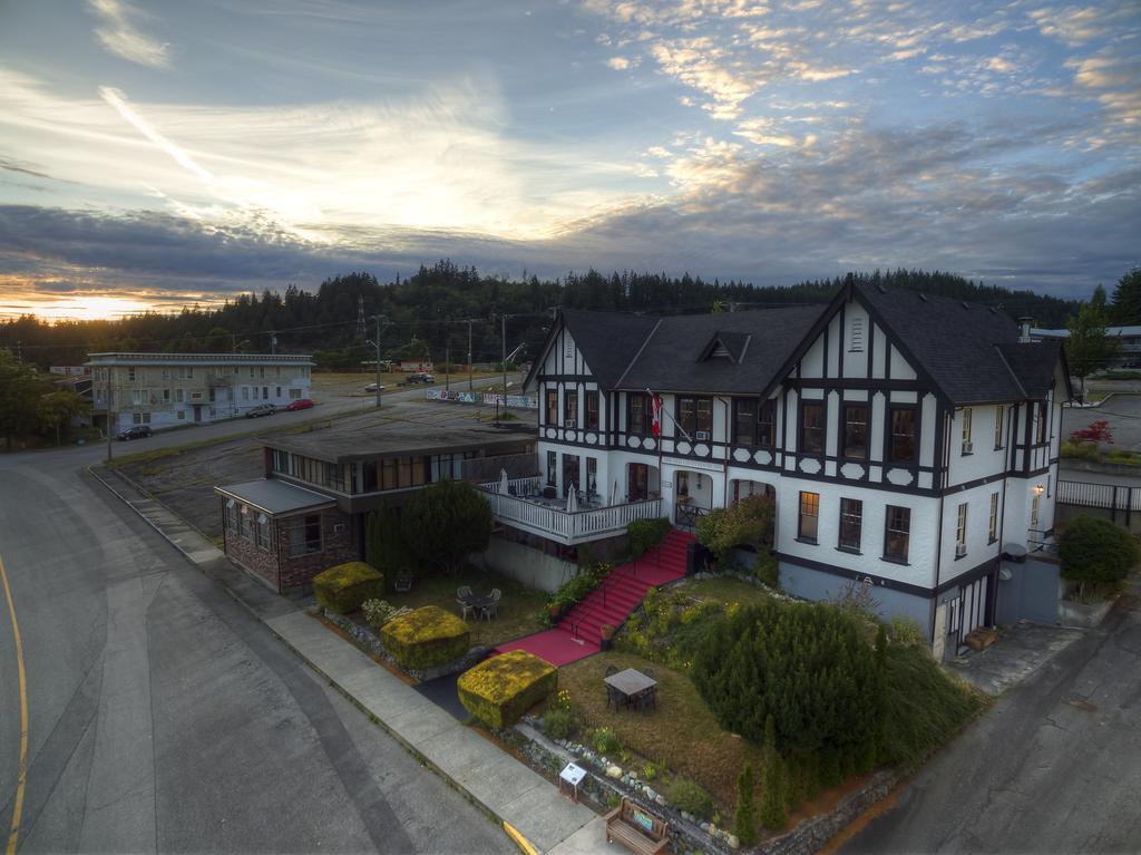 The Old Courthouse Inn Пауэлл-Ривер Экстерьер фото