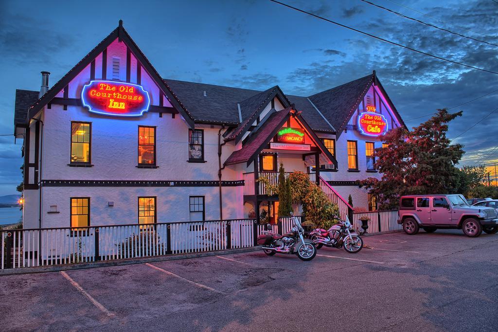 The Old Courthouse Inn Пауэлл-Ривер Экстерьер фото